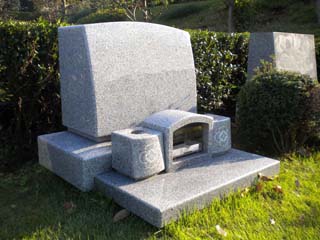 藤沢市大庭台墓園の墓石その1