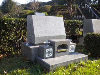 藤沢市大庭台墓園の墓石その3